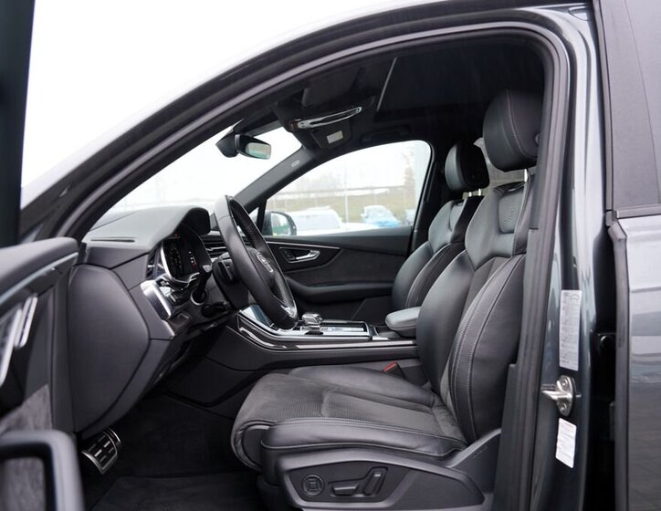 Audi Q7 24