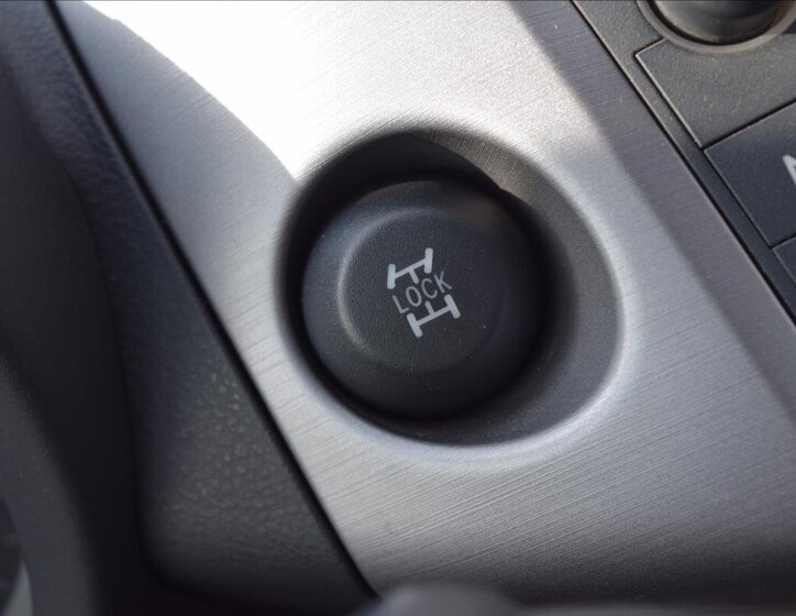 Toyota RAV4 SUV / Terénní 2,2 l 100 kw