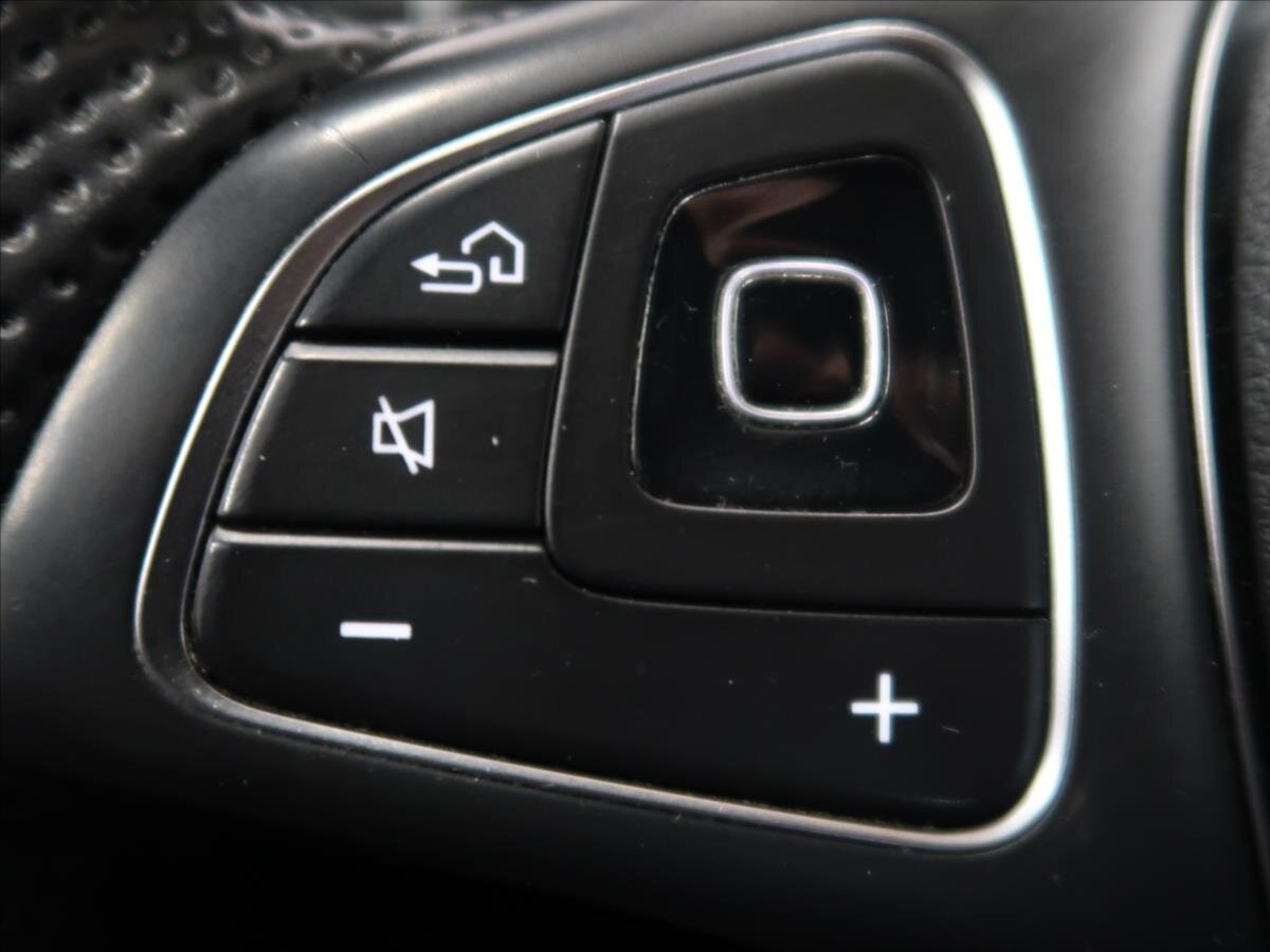 Mercedes-Benz Třídy E Kombi 2,0 l 143 kw