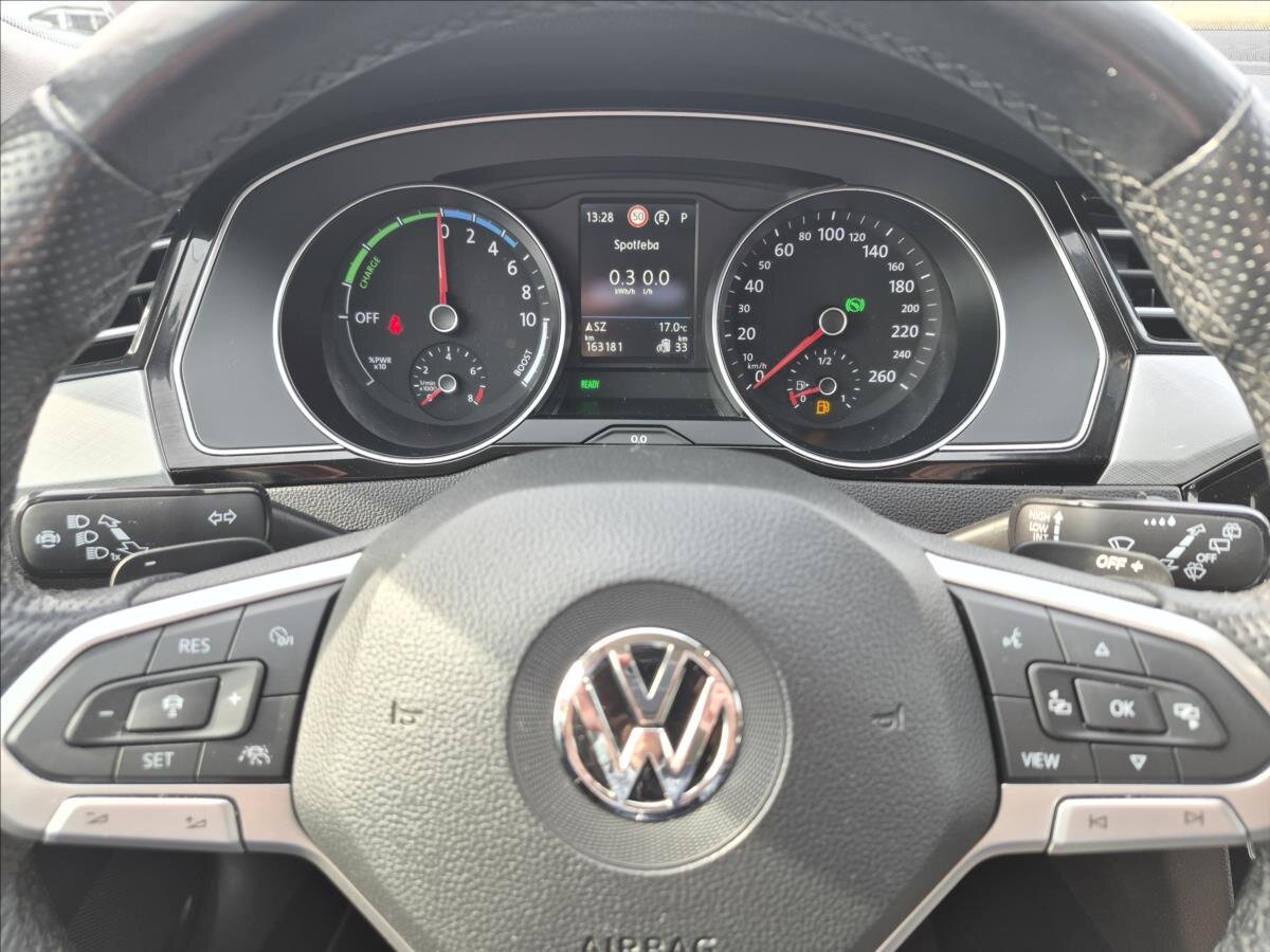 Volkswagen Passat Kombi 1,4 l 160 kw