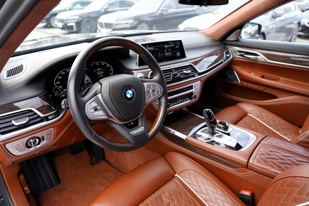 BMW Řada 7 Sedan / Limuzína 6,6 l 430 kw