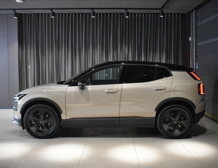 Volvo EX30 SUV / Terénní 0,0 315 kw