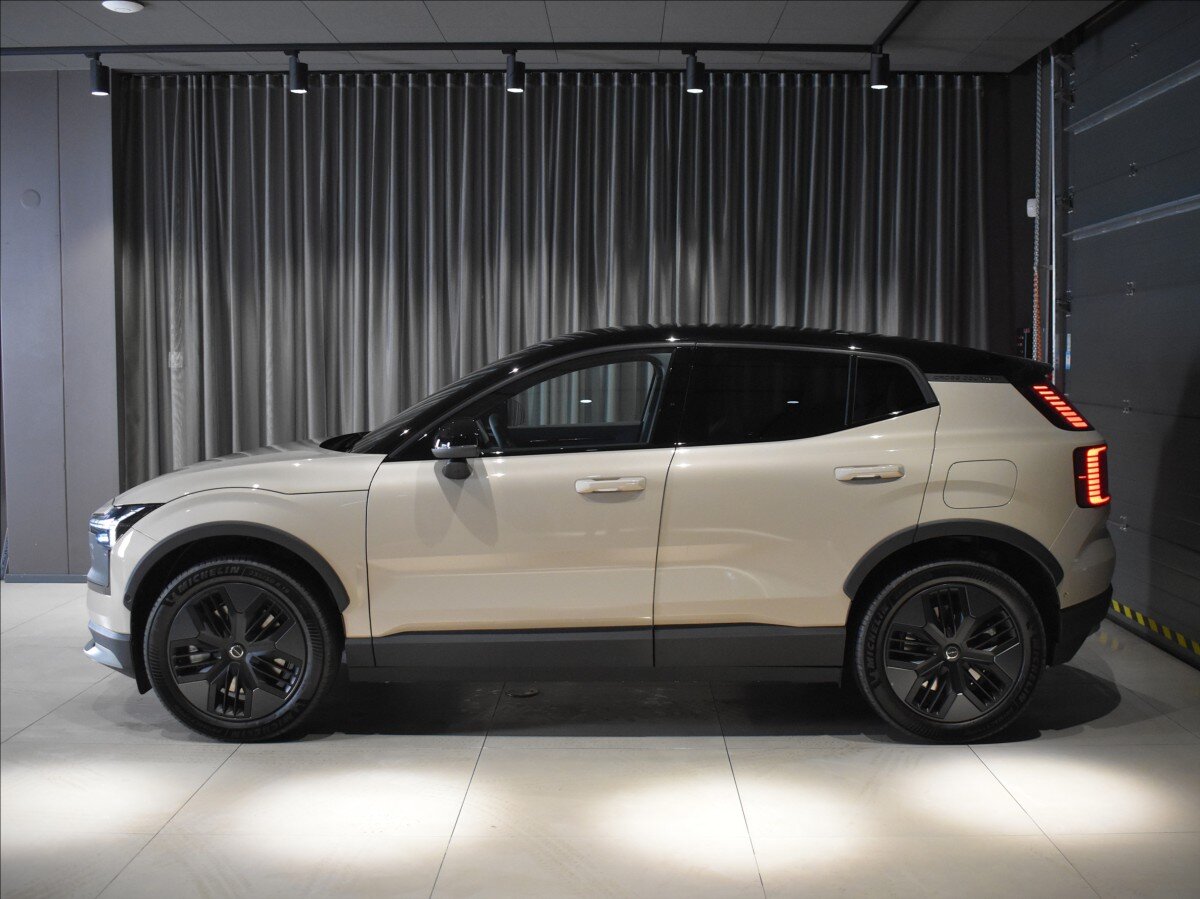 Volvo EX30 SUV / Terénní 0,0 315 kw