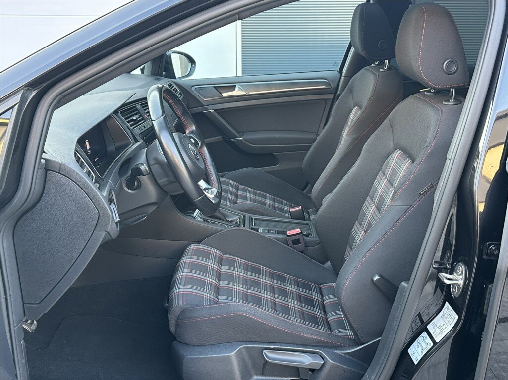 Volkswagen Golf Hatchback 2,0 l 180 kw