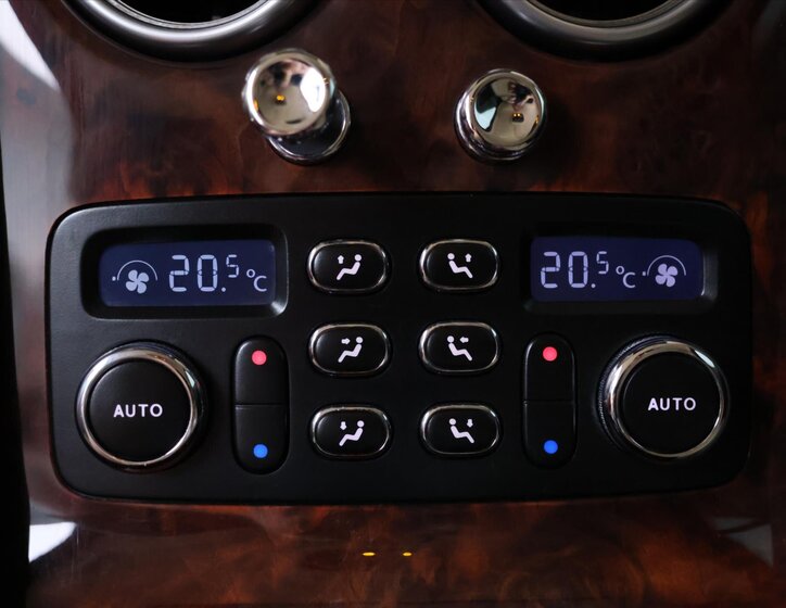 Bentley Continental Flying Spur Sedan / Limuzína 6,0 l 412 kw