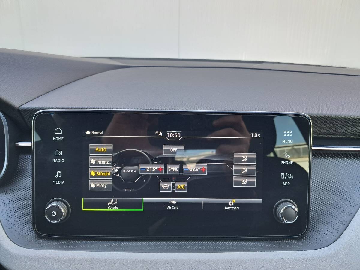 Škoda Scala Hatchback 1,0 l 85 kw