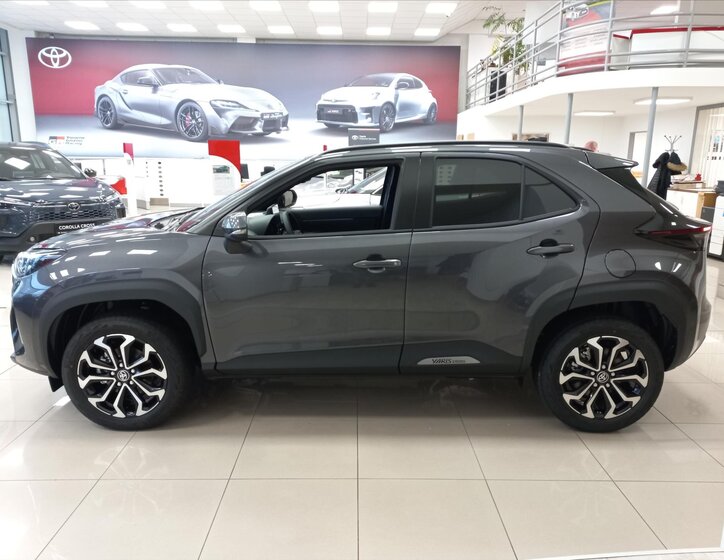 Toyota Yaris Cross CUV / Crossover 1,5 l 68 kw