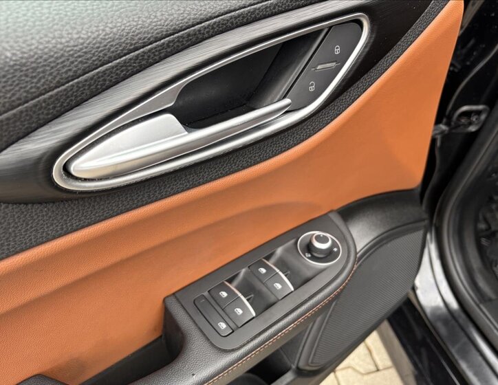 Alfa Romeo Giulia Sedan / Limuzína 2,1 l 132 kw