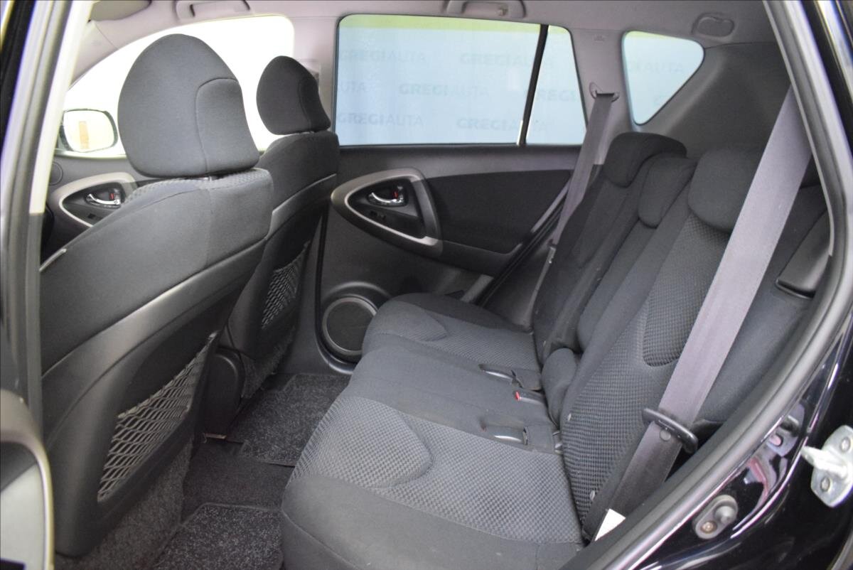 Toyota RAV4 SUV 2,0 l 112 kw