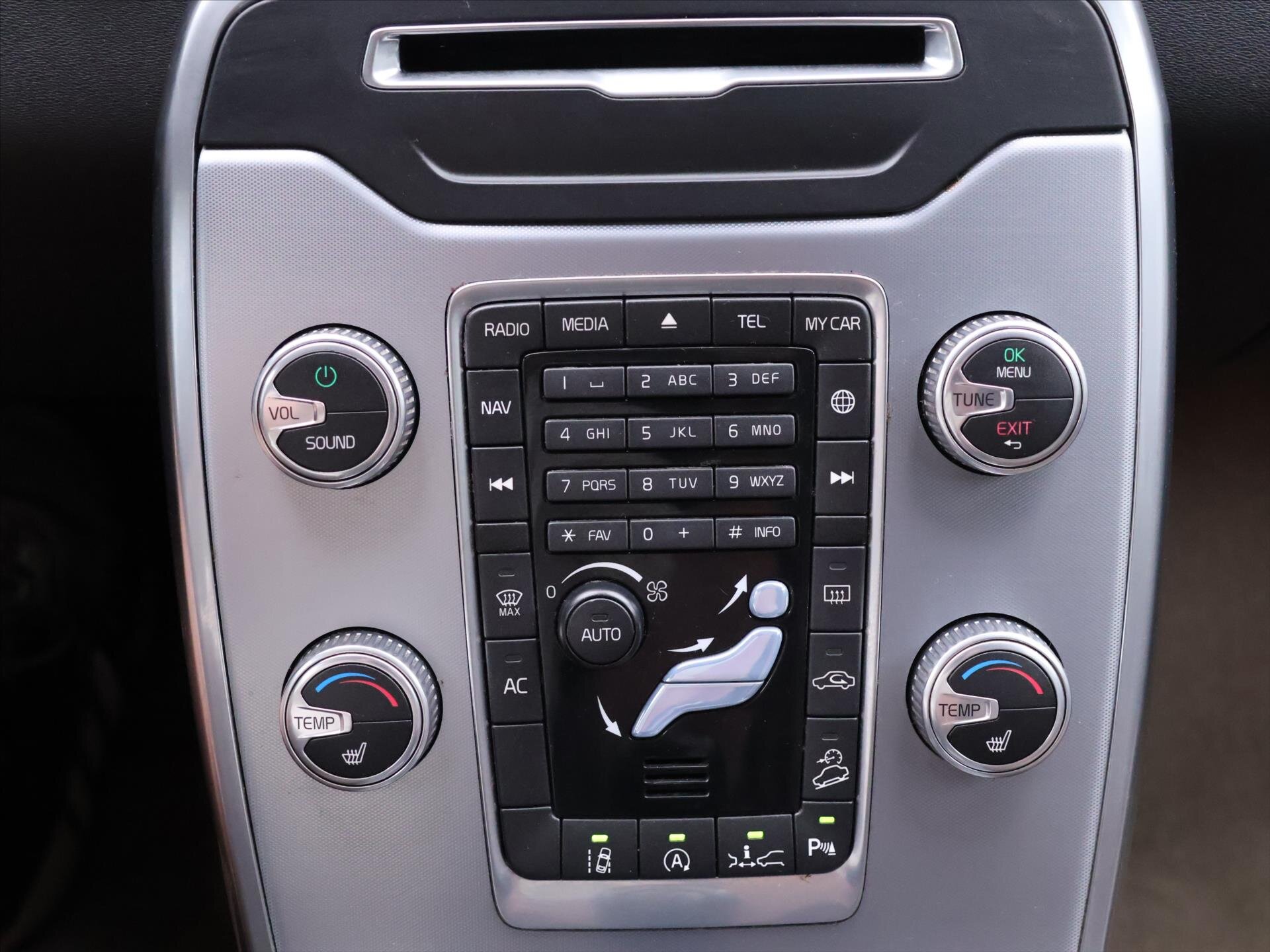 Volvo XC70 Kombi 2,4 l 133 kw