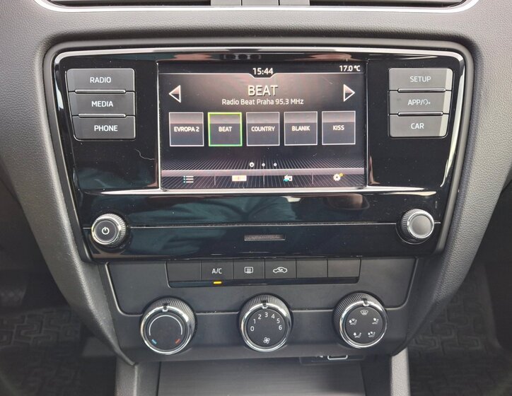 Škoda Octavia Sedan / Limuzína 1,5 l 110 kw