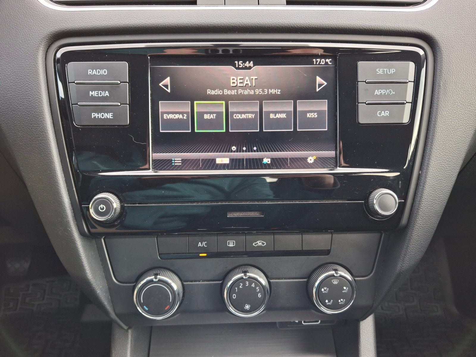 Škoda Octavia Sedan / Limuzína 1,5 l 110 kw