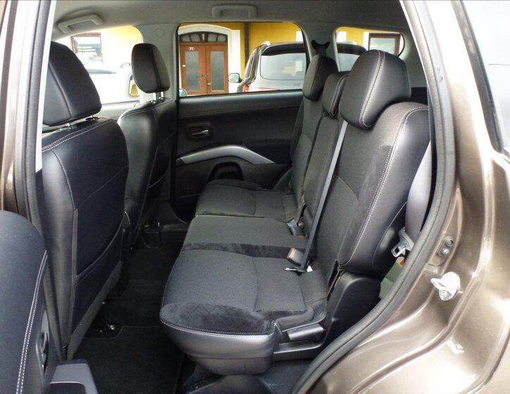 Mitsubishi Outlander Kombi 2,3 l 130 kw