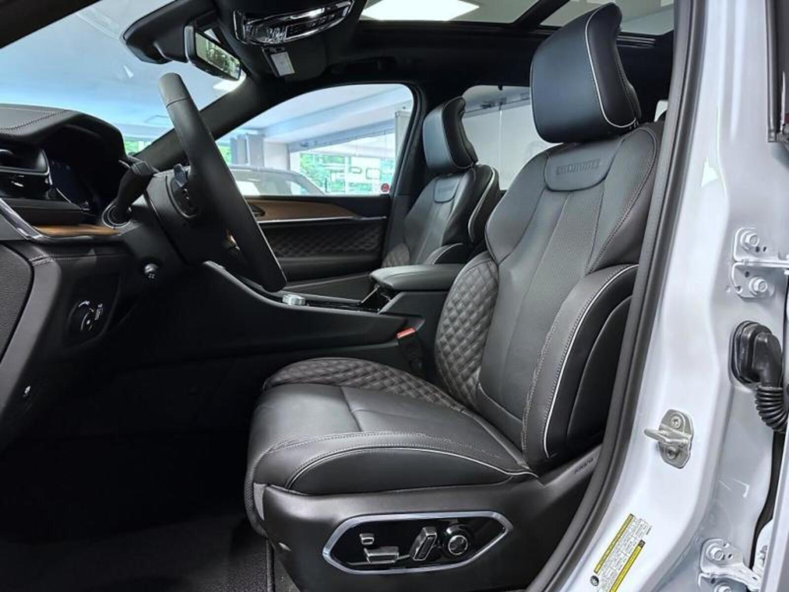 Jeep Grand Cherokee 8