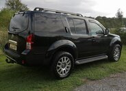 Nissan Pathfinder Kombi 2,5 l 140 kw