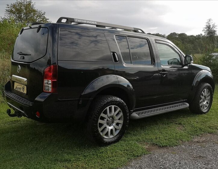Nissan Pathfinder Kombi 2,5 l 140 kw