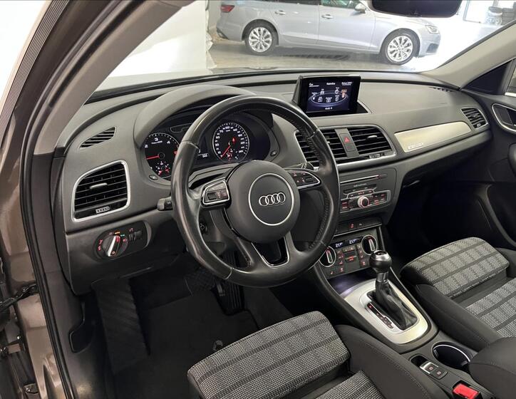 Audi Q3 6