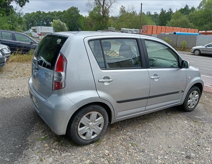 Daihatsu Sirion Hatchback 998,0 51 kw