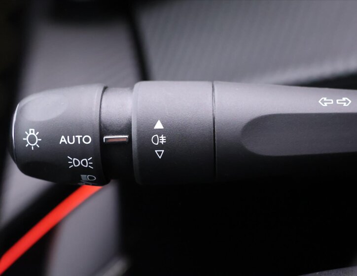 Peugeot 208 Hatchback 1,2 l 74 kw