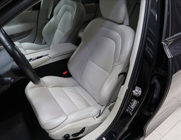 Volvo S90 Sedan 2,0 l 173 kw