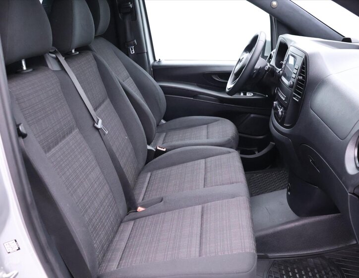 Mercedes-Benz Vito 12