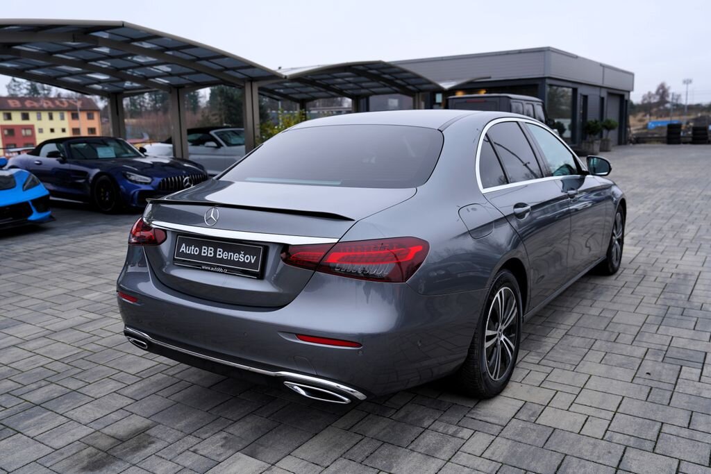 Mercedes-Benz Třídy E Sedan 2,0 l 143 kw