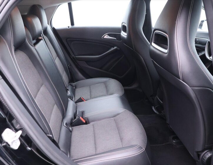 Mercedes-Benz CLA Kombi 1,5 l 80 kw