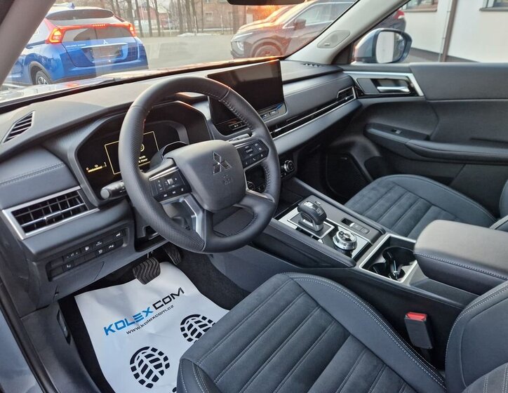 Mitsubishi Outlander SUV / Terénní 2,4 l 225 kw