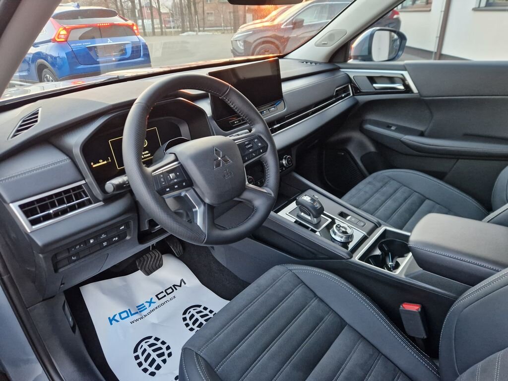 Mitsubishi Outlander SUV / Terénní 2,4 l 225 kw