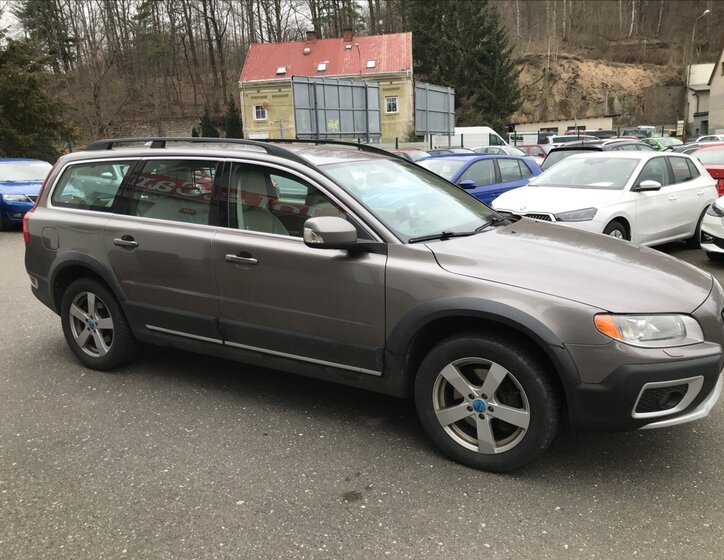 Volvo XC70 Kombi 2,4 l 151 kw