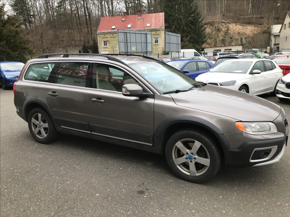 Volvo XC70 Kombi 2,4 l 151 kw