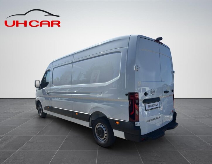 Nissan Interstar 7