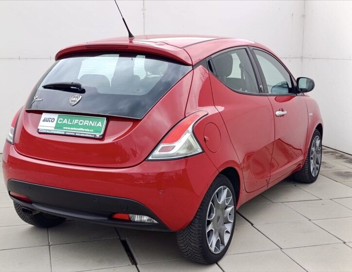 Lancia Y Hatchback 1,2 l 51 kw