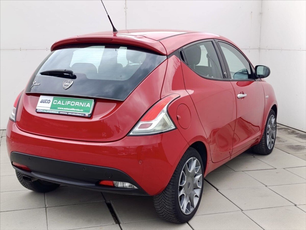Lancia Y Hatchback 1,2 l 51 kw