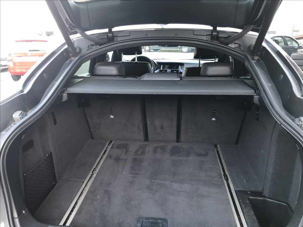 BMW X4 Sedan / Limuzína 2,0 l 140 kw