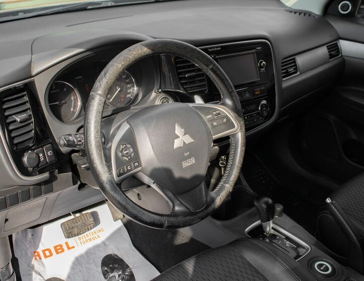 Mitsubishi Outlander SUV / Terénní 2,3 l 110 kw