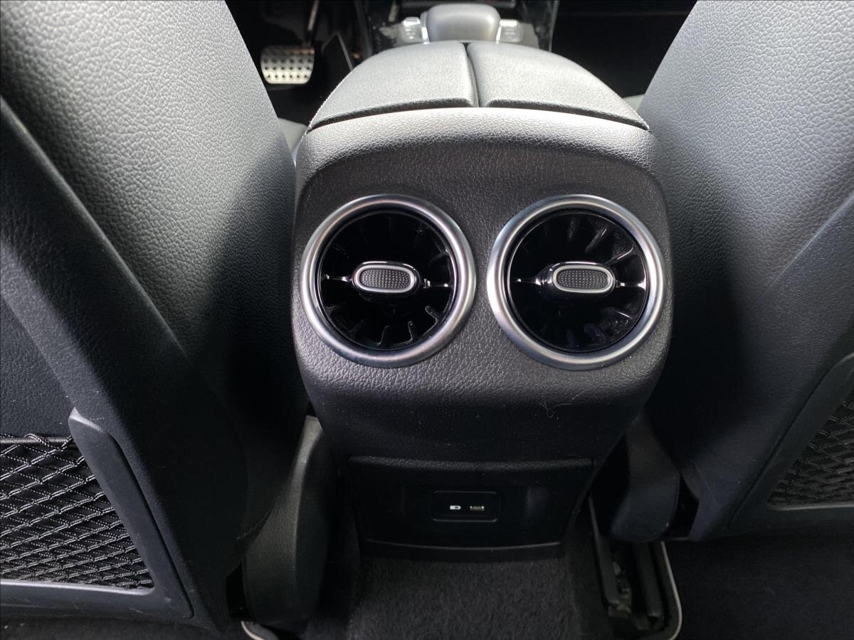 Mercedes-Benz CLA Kupé 1,3 l 118 kw