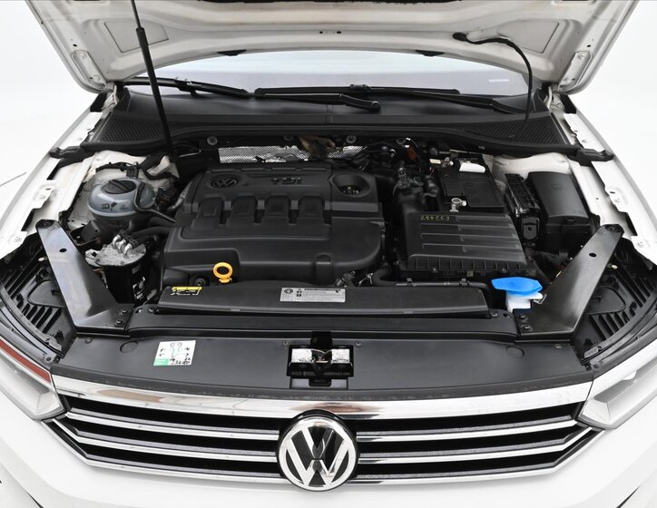 Volkswagen Passat 9