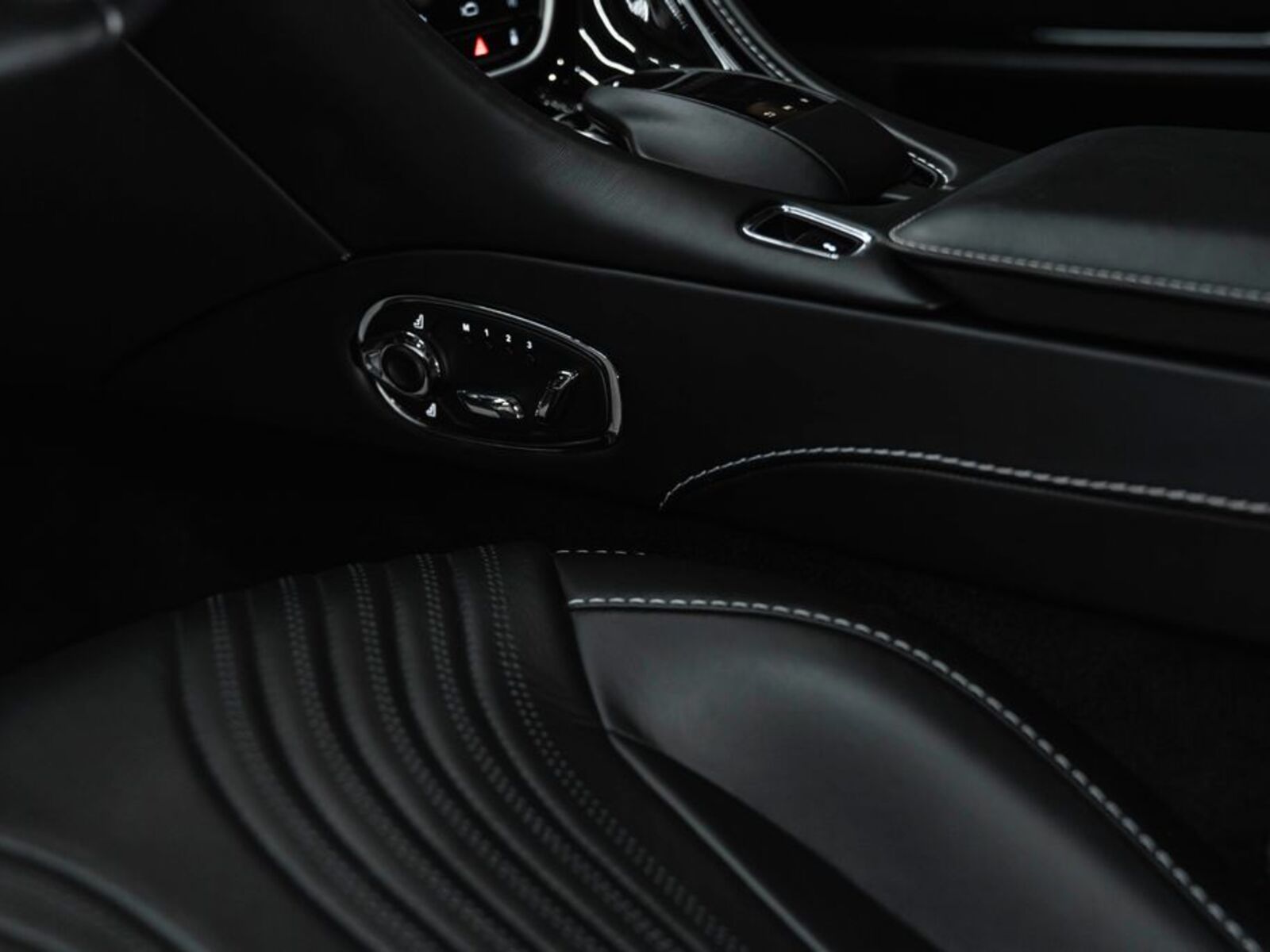 Aston Martin DB11 26