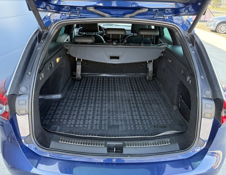 Opel Insignia Kombi 2,0 l 128 kw