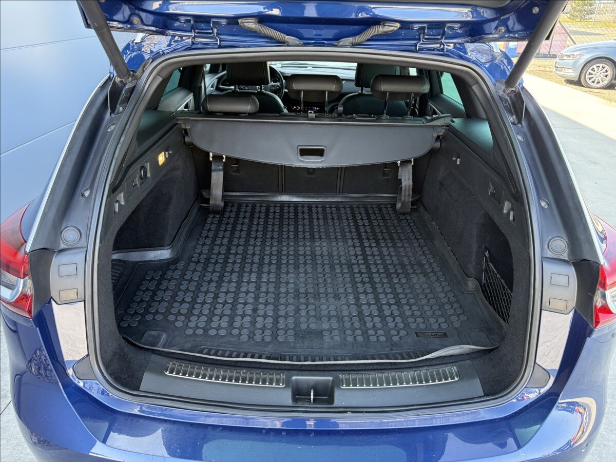 Opel Insignia Kombi 2,0 l 128 kw