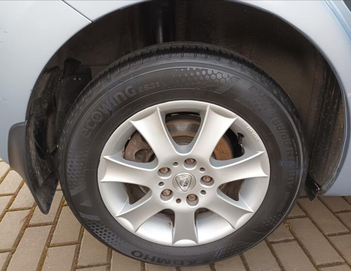 Toyota Auris Hatchback 1,4 l 66 kw