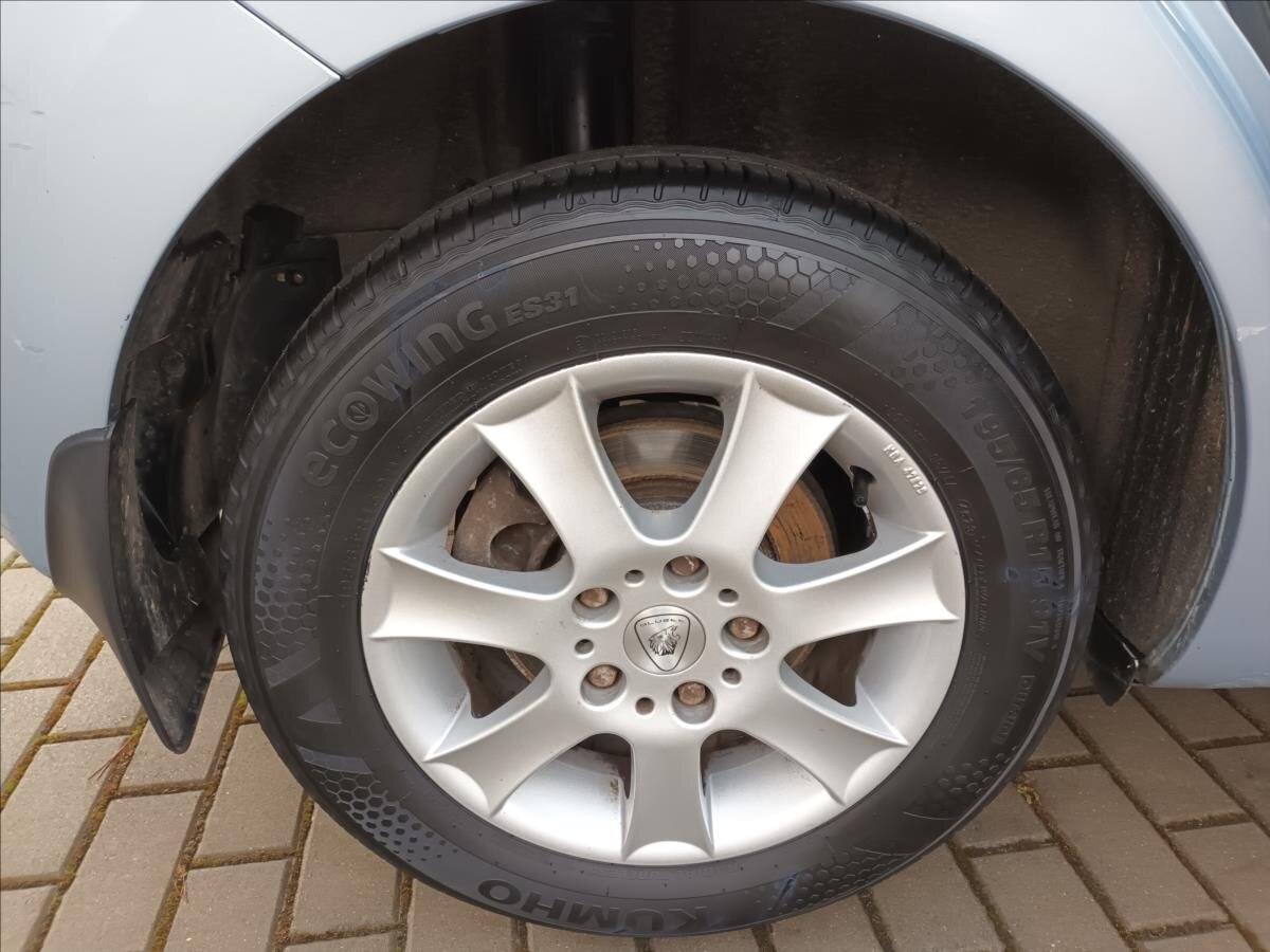 Toyota Auris Hatchback 1,4 l 66 kw