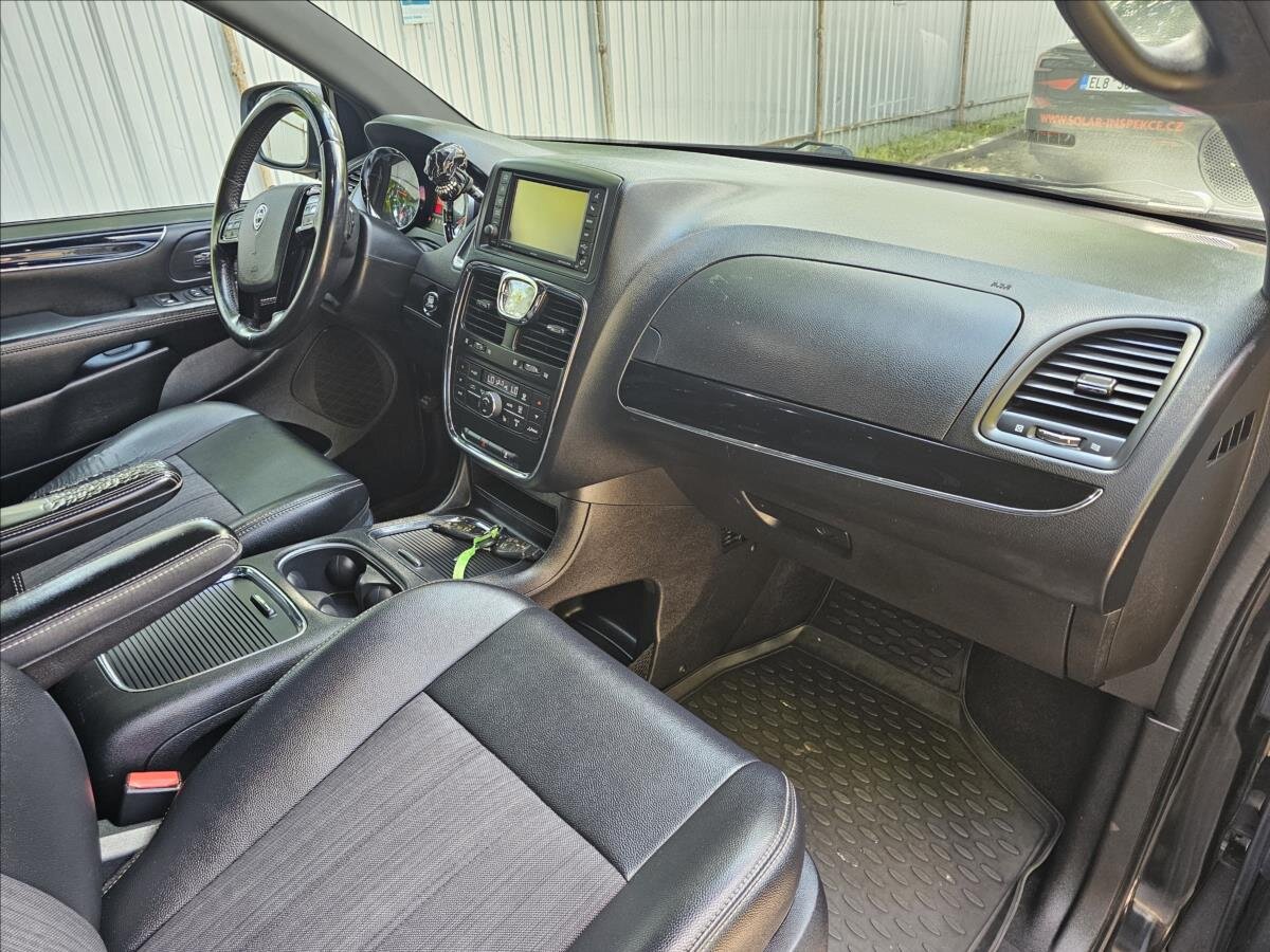 Lancia Voyager MPV 2,8 l 130 kw