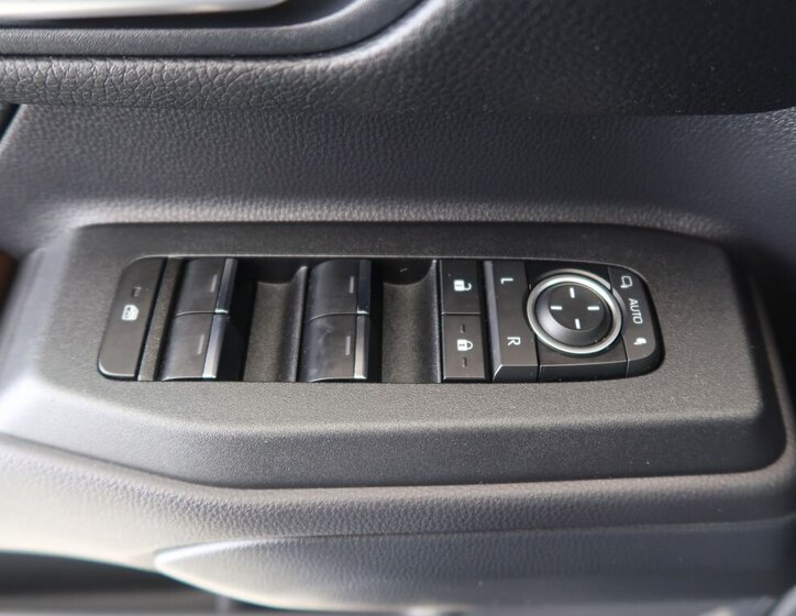 Toyota Land Cruiser SUV / Terénní 2,8 l 151 kw