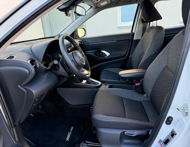 Toyota Yaris Cross 9