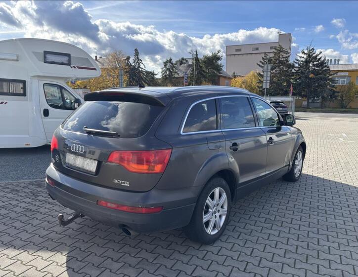 Audi Q7 4