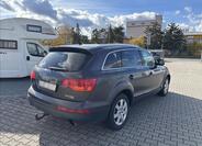 Audi Q7 4