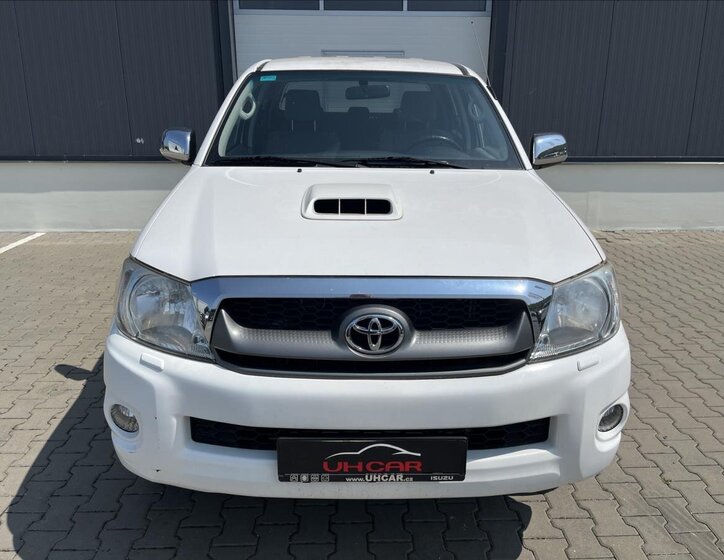 Toyota Hilux 2