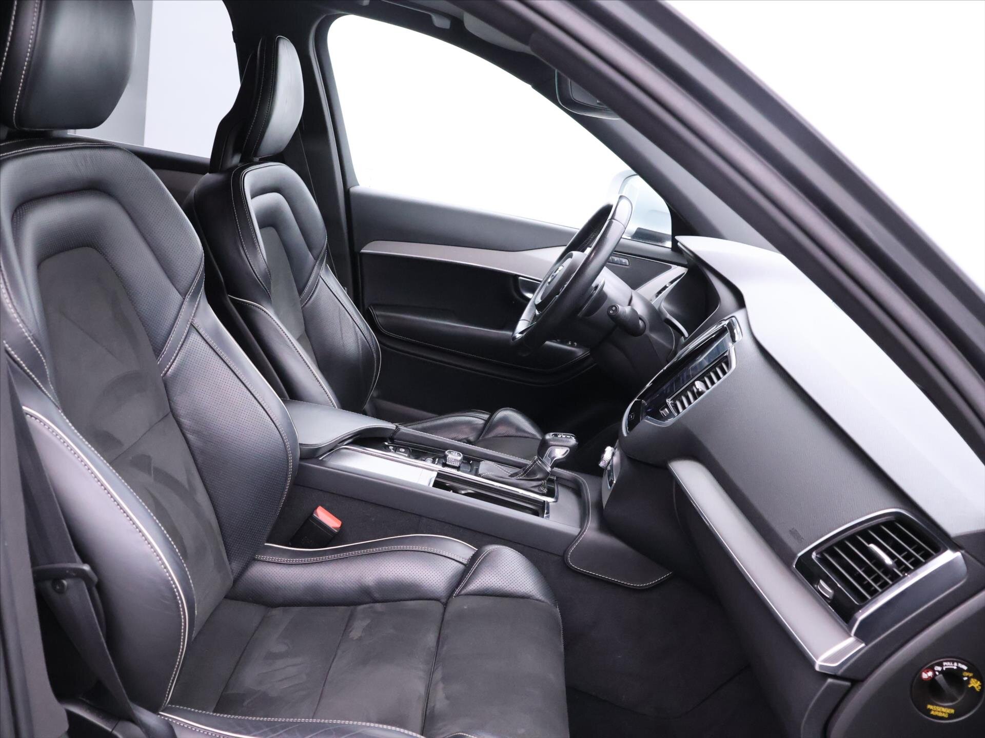 Volvo XC90 SUV / Terénní 2,0 l 173 kw